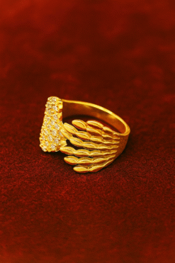 Kissmis Anti-Tarnish Winged Leaf Cluster Ring – Gold Tone