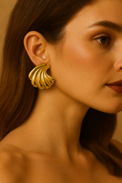 Kissmis Anti-Tarnish Sculpted Shell Stud Earrings – Gold