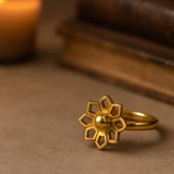 Kissmis Anti-Tarnish Elegant Floral Gold-Tone Ring