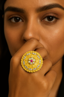 Kissmis Anti-Tarnish Antique-Inspired Traditional Gold Tone Ring